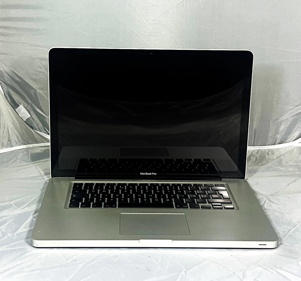 Apple MacBook Pro A1286 Intel Core i5 2.4 GHz 15.4 Zoll 240GB SSD 4GB RAM 2010 - Bild 3 von 4