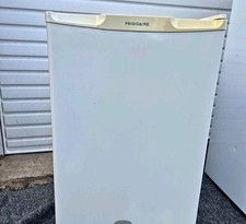 UNDERCOUNTER FRIDGE WHITE (Collection Only)