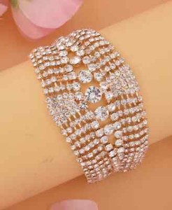 AUSTRIAN CRYSTALS CLUSTER BRACELET 7.5 TO 9 INCH LONG GOLD TONE METAL