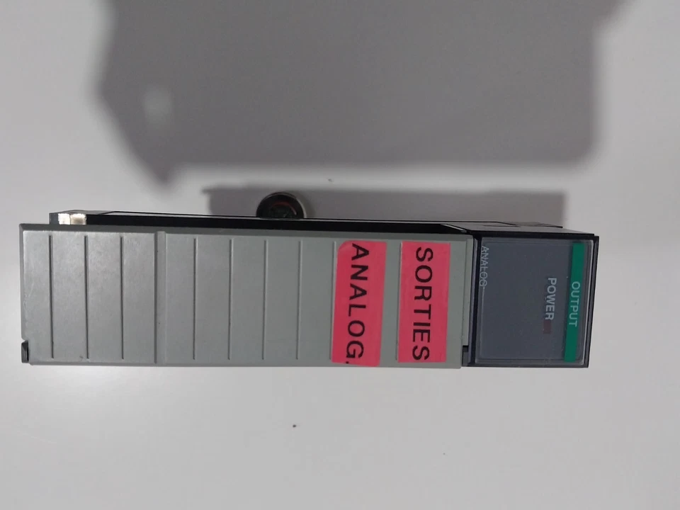 Allen-Bradley 1746-NO4V SLC 500 Analogique Sortie Module - Photo 4/4