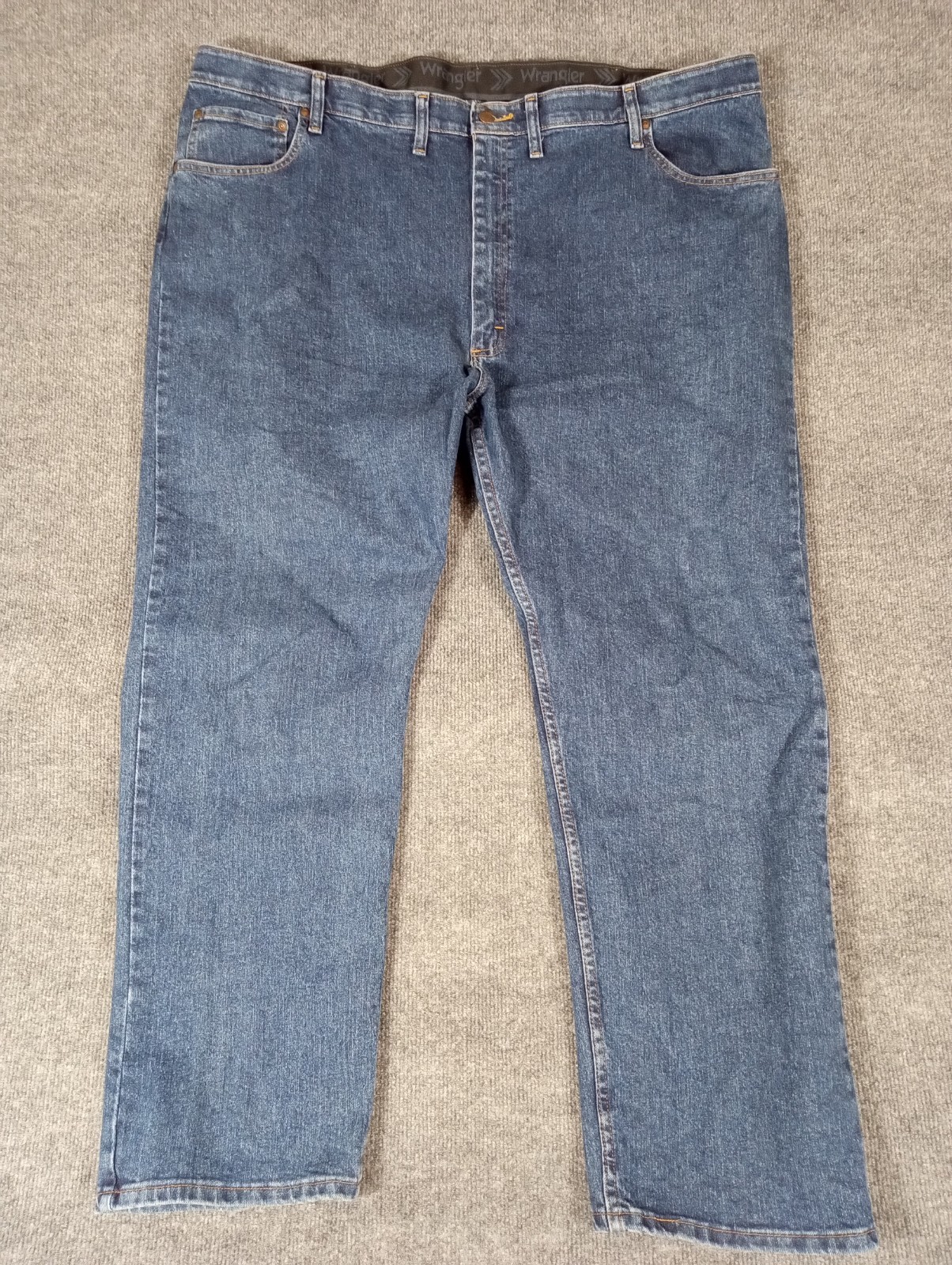 Wrangler Men's Premium Regular Fit Blue Jeans Size 46X30 Medium Wash