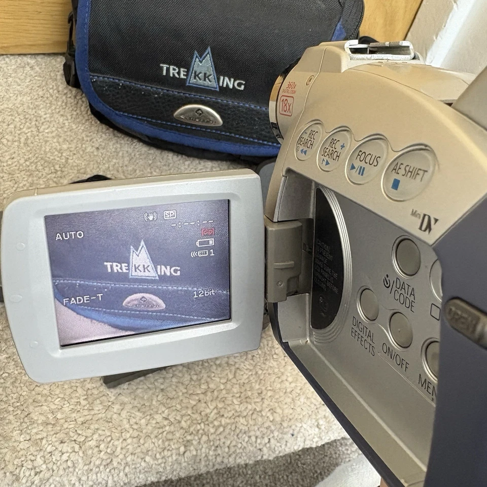 Canon MV500i MiniDV Camcorder Vintage Retro with case, extra battery and tapes - Image 4 of 4