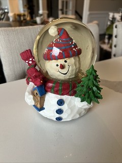 Snowman snow globe 6 inches Tall With Windup Music. Great Condition