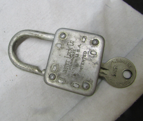 VINTAGE MASTER LOCK #77 - TESTA DI LEONE CON CHIAVE ORIGINALE - FUNZIONA! - Foto 3 di 9
