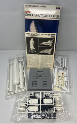 Hasegawa 1:200 Nasa Space Shuttle Orbiter w/Boosters & Launching Mount 1072-NOB