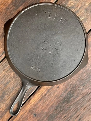 Pre Griswold Erie Fourth Series #9 Cast Iron Skillet with Artistic Logo