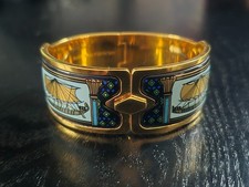 Rare ! Beau bracelet plaqué or 24 carats à décor émaillé MICHAELA FREY TEAM