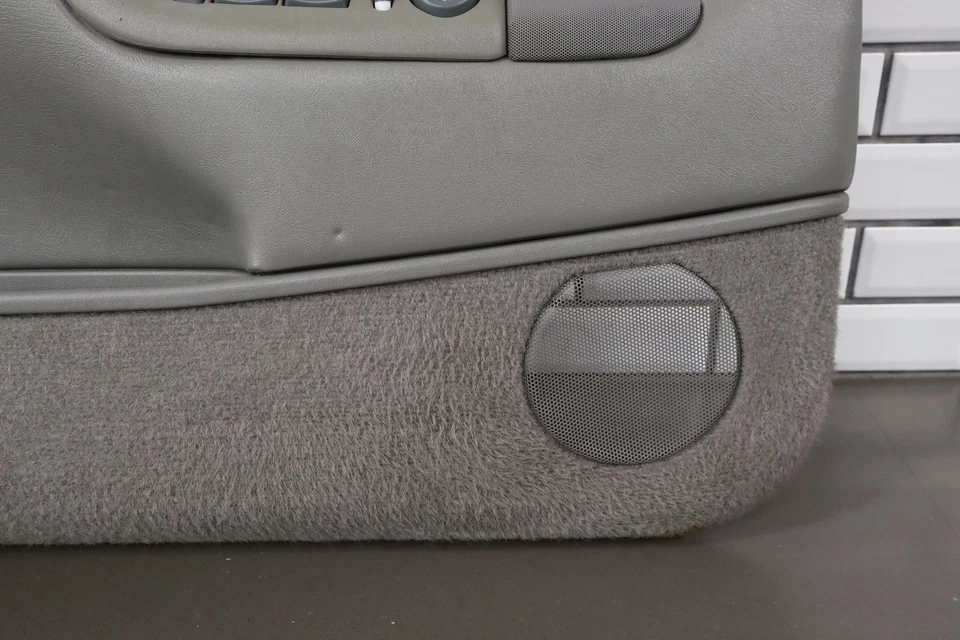 95-98 Chevy Truck SUV GMT400 Left LH Front Door Panel Gray 13D - Image 4 of 4