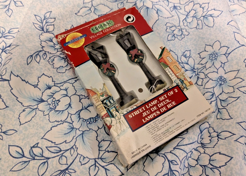 LEMAX STRASSENLATERNEN X2 für Weihnachtsmodell Dorf. Verpackt. Funktionstüchtig! KOSTENLOSER UK-VERSAND