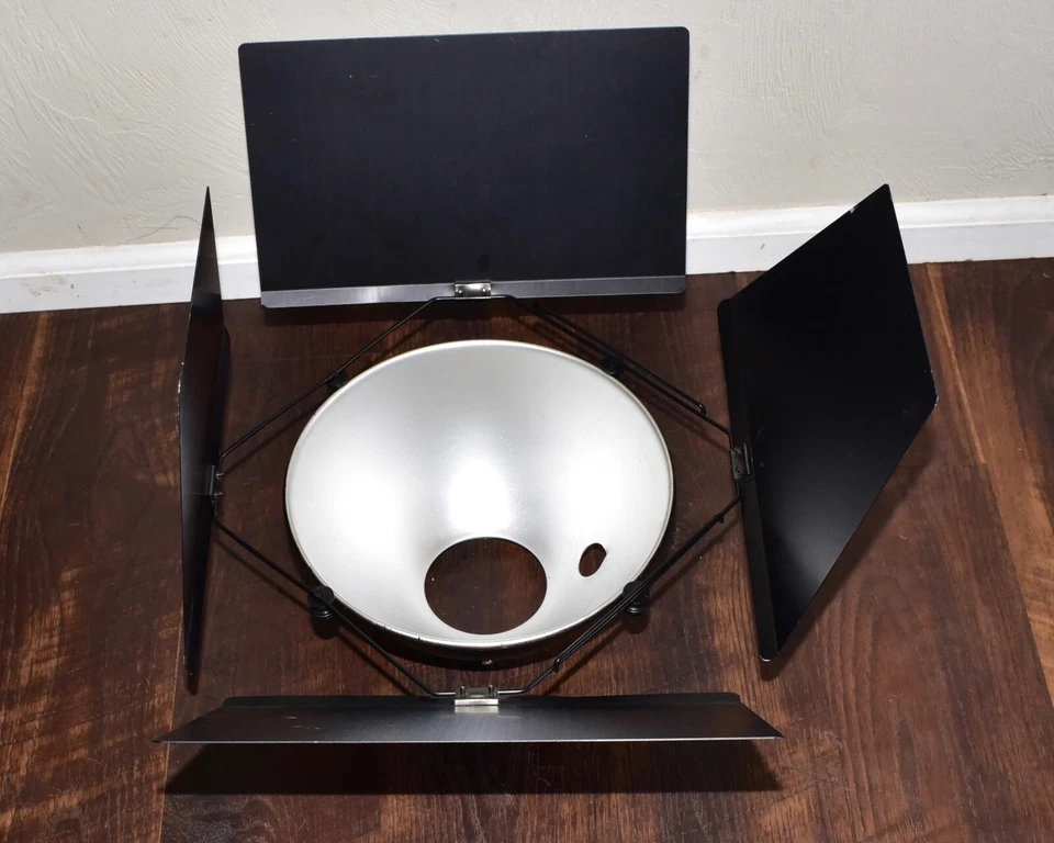 4-листные двери сарая Norman с 10-дюймовым серебряным отражателем (#5532) - Изображение 3 из 4