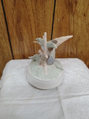 Vtg Crowning Touch Collection Humming Bird Music Box 6” Japan