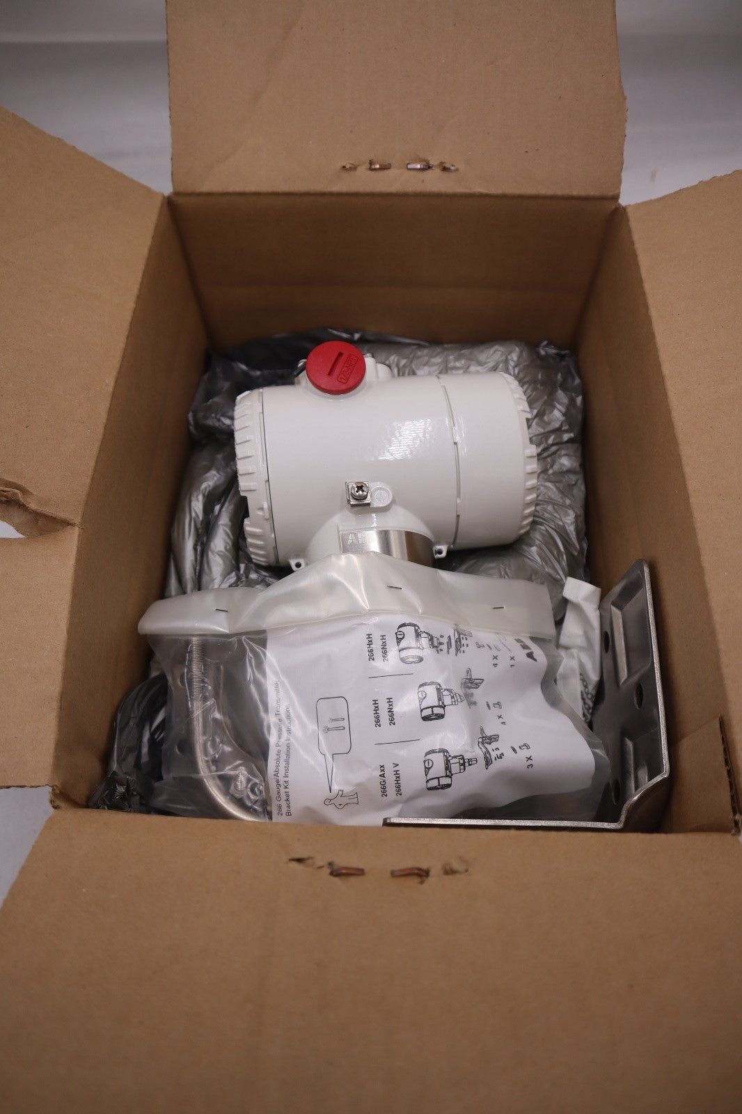 ABB INC 3K620000160507 266 GAUGE PRESSURE TRANSMITTER STOCK #G-121A