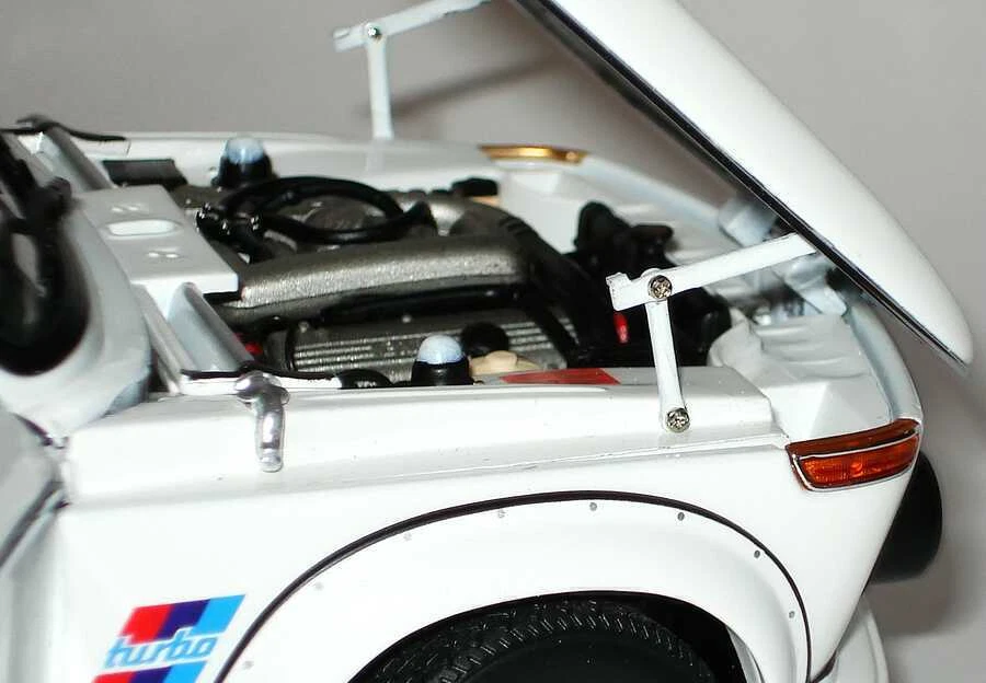 1/18 AutoArt Millennium BMW 2002 Turbo White Diecast Car *BRAND NEW* VERY RARE!