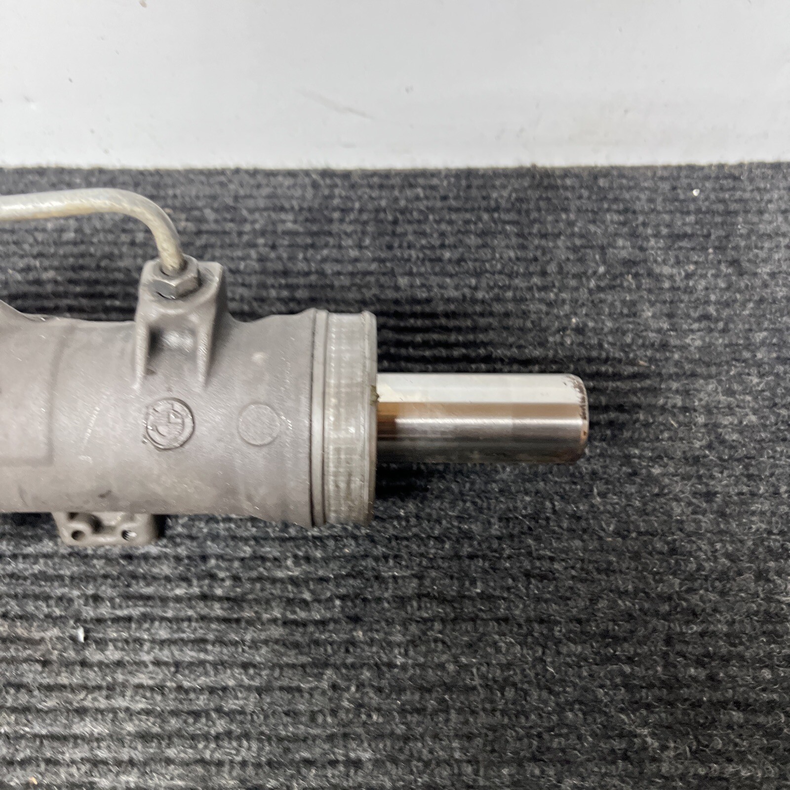 04-10 BMW E60 Hydraulic Gear Power Steering Rack and Pinion Axle 