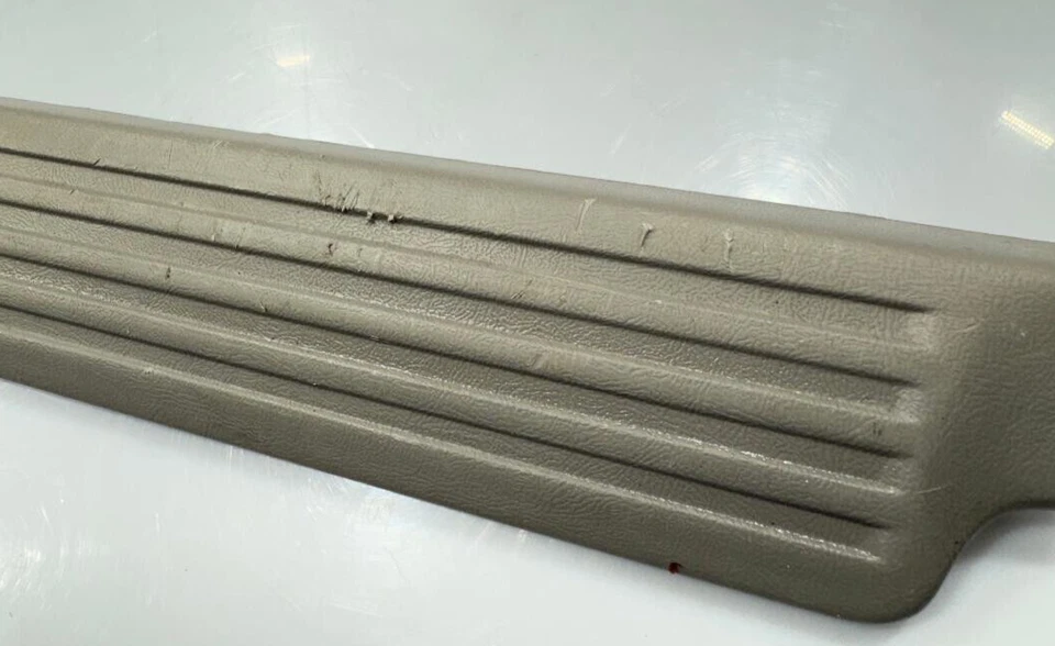 1997 MERMERCURY MOUNTAINEER ЗАДНЯЯ ДВЕРЬ БАМПЕР ПОРОГ ПЛАСТИНА P/N F77B-78404C08-ACW - Изображение 4 из 4