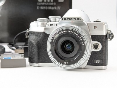 Olympus OM-D E-M10 Mark IV Spiegellose Kamera 14-42mm / 40-150mm [Top NEUWERT...