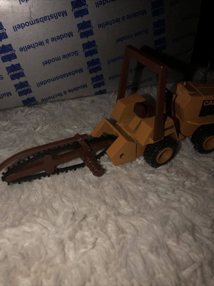 Conrad 2963 DH4B Trencher Case German 1:35 Scale Diecast Model Heavy Machine - Image 2 of 4