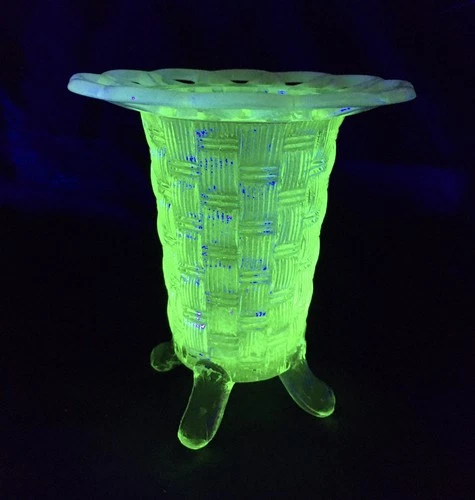 Vtg Fenton Basket Weave, Opalescent Vaseline Lace Edge Vase~Glows Brightly