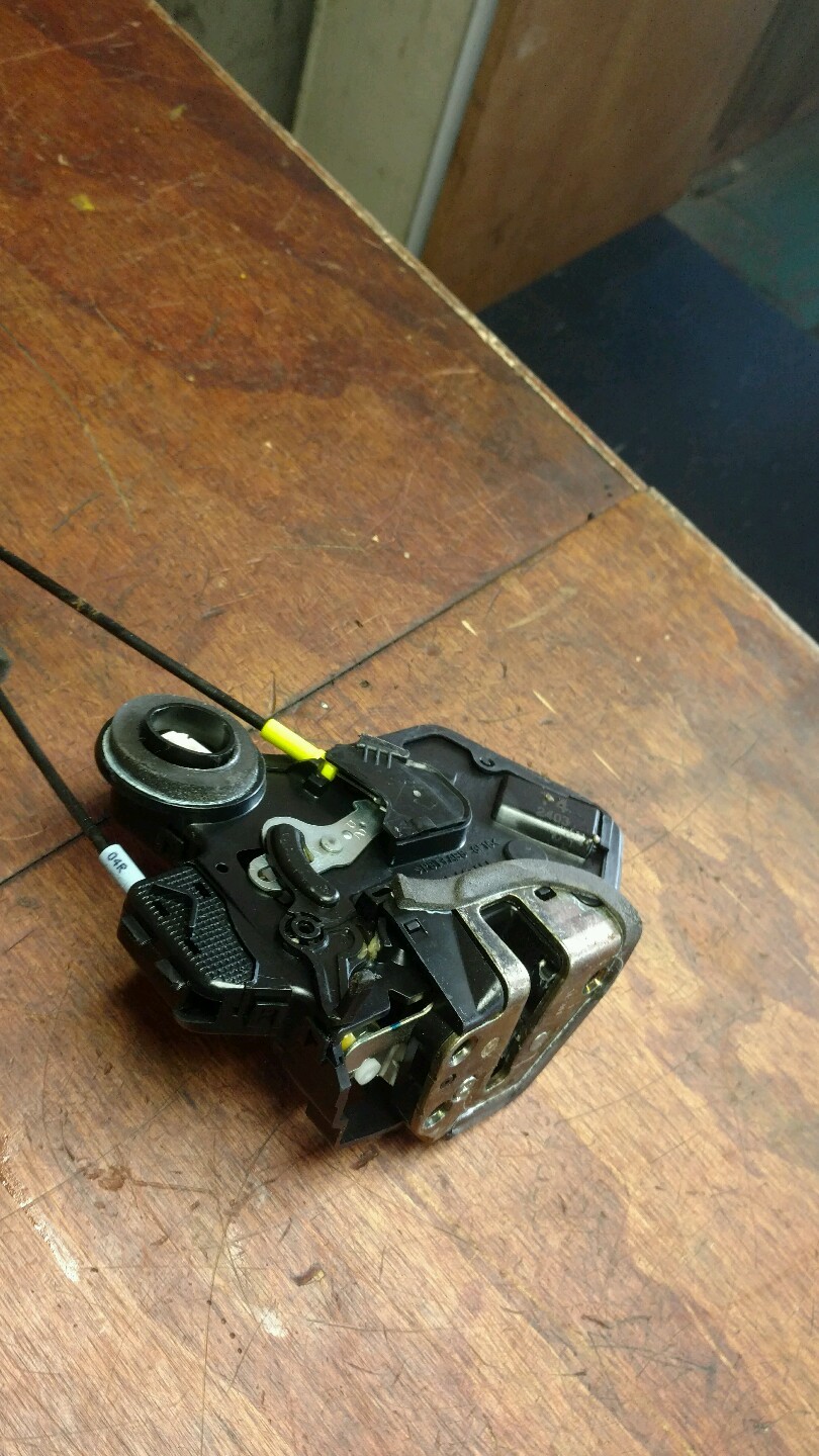 20022003 Lexus ES300 Rear Right Passenger Door Lock Actuator Assembly