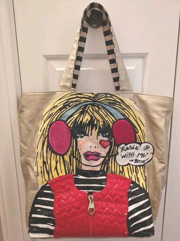 Bolso de Mano Betsey Johnson "Bundle Up With Me" Lona Recubierta de Oro | RARO DE COLECCIÓN Foto 2 de 4