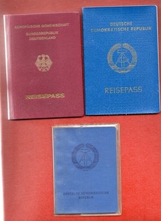 DDR 2 x Reisepass 1 x Personalausweis einer Frau