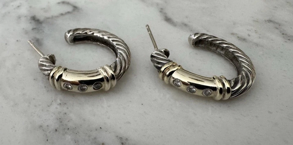 Pendientes David Yurman Metro Hoop S/Plata y Oro 14K con 3 por Aro Diamantes Foto 2 de 4