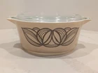 Vintage 1973 Pyrex Brown Onion Raffia 2 1/2 Qt Cinderella Casserole w Lid #475-B
