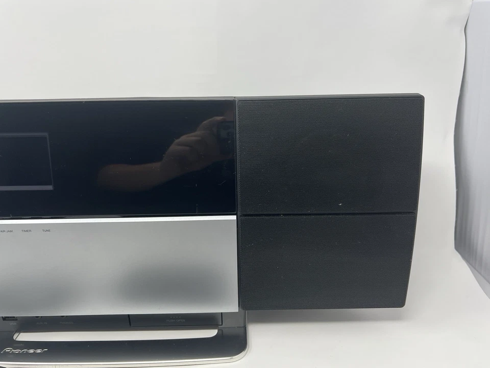 PIONEER X-SMC3-S Slim AV Micro System FOR PARTS TURNS ON READ - Image 3 of 4
