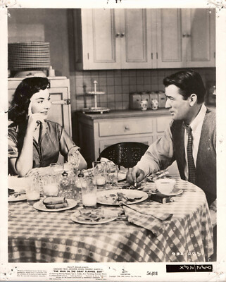 ORIGINALES KINO-STANDBILD FILM DER MANN IM GRAUEN FLANELL FOLGT GREGORY PECK
