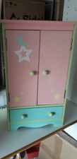 armoire pour poupée en bois