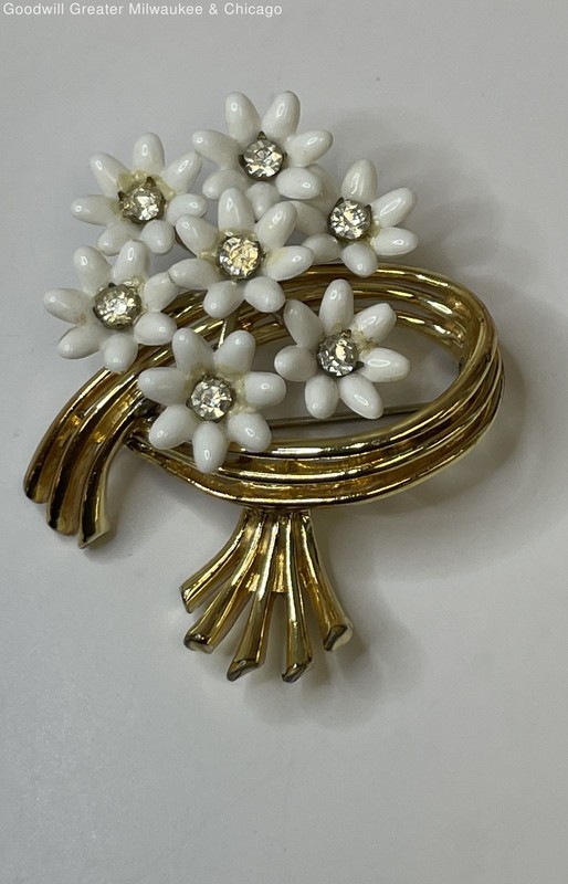 VNTG Coro Rhinestone Floral Gold Tone Brooch 13.4g