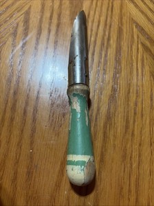 VINTAGE A&J HAND PEELER CORER GREEN WOODEN HANDLE Made In USA 6.25”