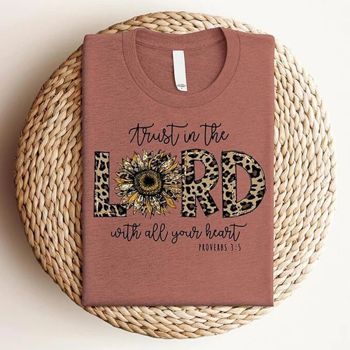 Love in Faith | Trust in The Lord Leopard | Camisetas cristianas para mujer - Imagen 4 de 13