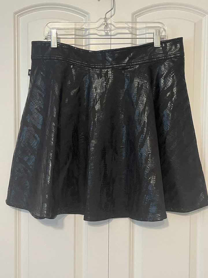 Falda Falda Rock & Republic Para Mujer Talla 16 Ajuste y Acampanada Circular Negra Estampado Serpiente Foto 2 de 4