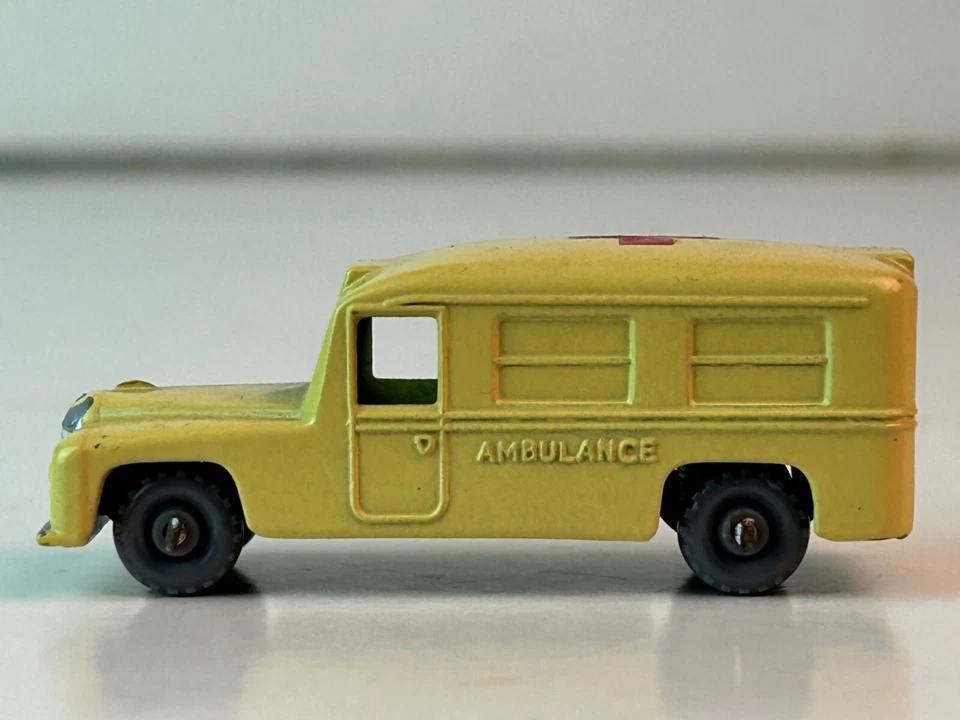 Rueda Matchbox Gris Nº Ambulancia Daimler 14, ruedas de plástico Foto 3 de 4
