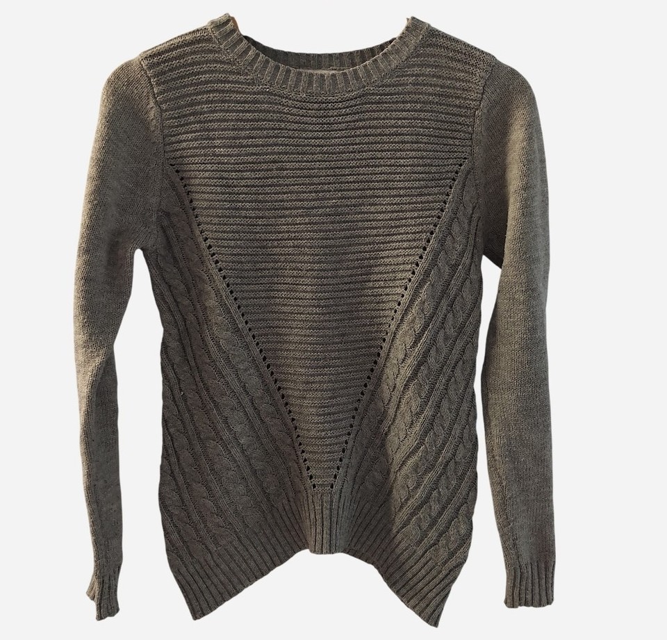 TEMT Gray Cable Knit Sweater with Ribbed Texture Size Medium
