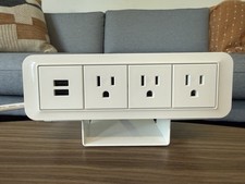 Byrne Plug  USB Power Distribution Unit Desktop Clamp-on mount