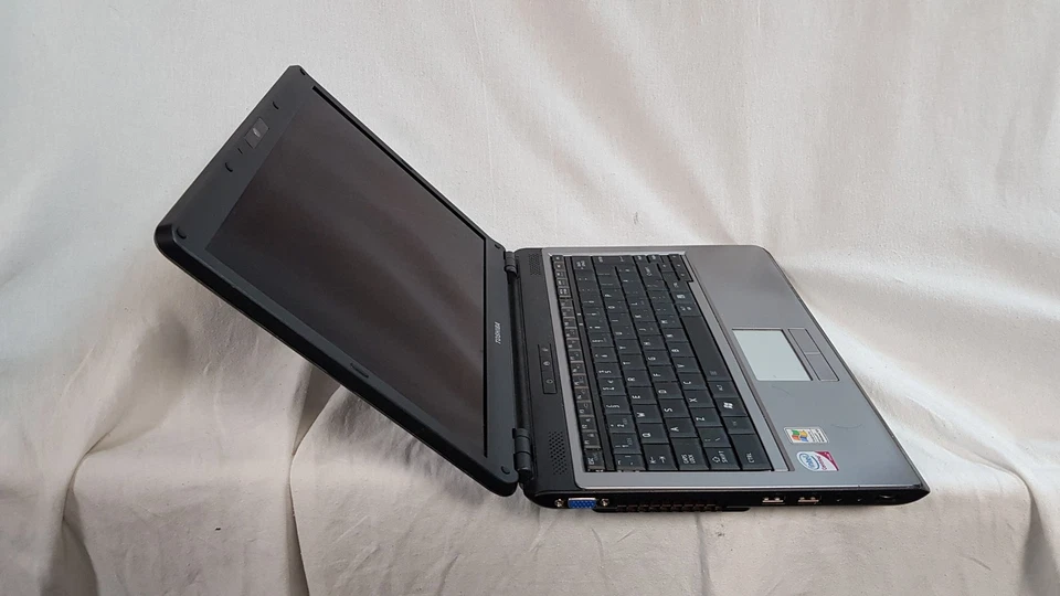 Toshiba satellite pro u300 13.3" Laptop Intel Core 2 Duo T5450 2GB 320GB, NO OS - Image 3 of 4