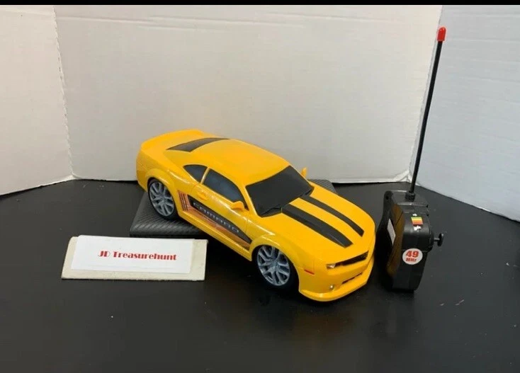 Yellow 2012 Chevy Camaro Ultimate Series 13” Wireless RC Car Pre-Owned EUC 🔥🔥 - Image 3 of 4