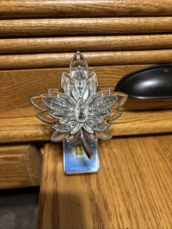 New Bath & Body Works Silver/Clear Fall Leaf Wallflower Plug-In With Nightlight