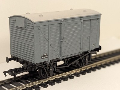 Dapol 4F-011-046 Spur O belüfteter Lieferwagen BR grau M183320