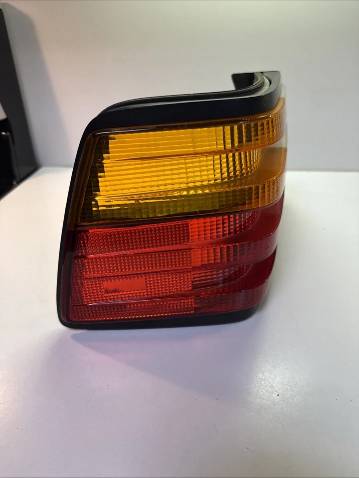 Lente luz trasera izquierda mercedes-benz w124 original usada estado sin grietas Foto 4 de 4