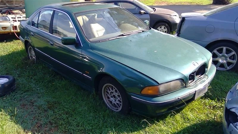 AC Condenser Fits 98-03 BMW 540i 210389 - Image 2 of 4