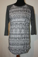LuLaRoe Sz S Top Randy Tee Gray Tribal Print Heather Gray 3/4 Raglan Sleeve  