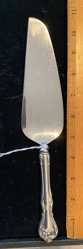 Reed & Barton Sterling ROSE CASCADE CAKE PIE SERVER 10 3/8"  no monogram