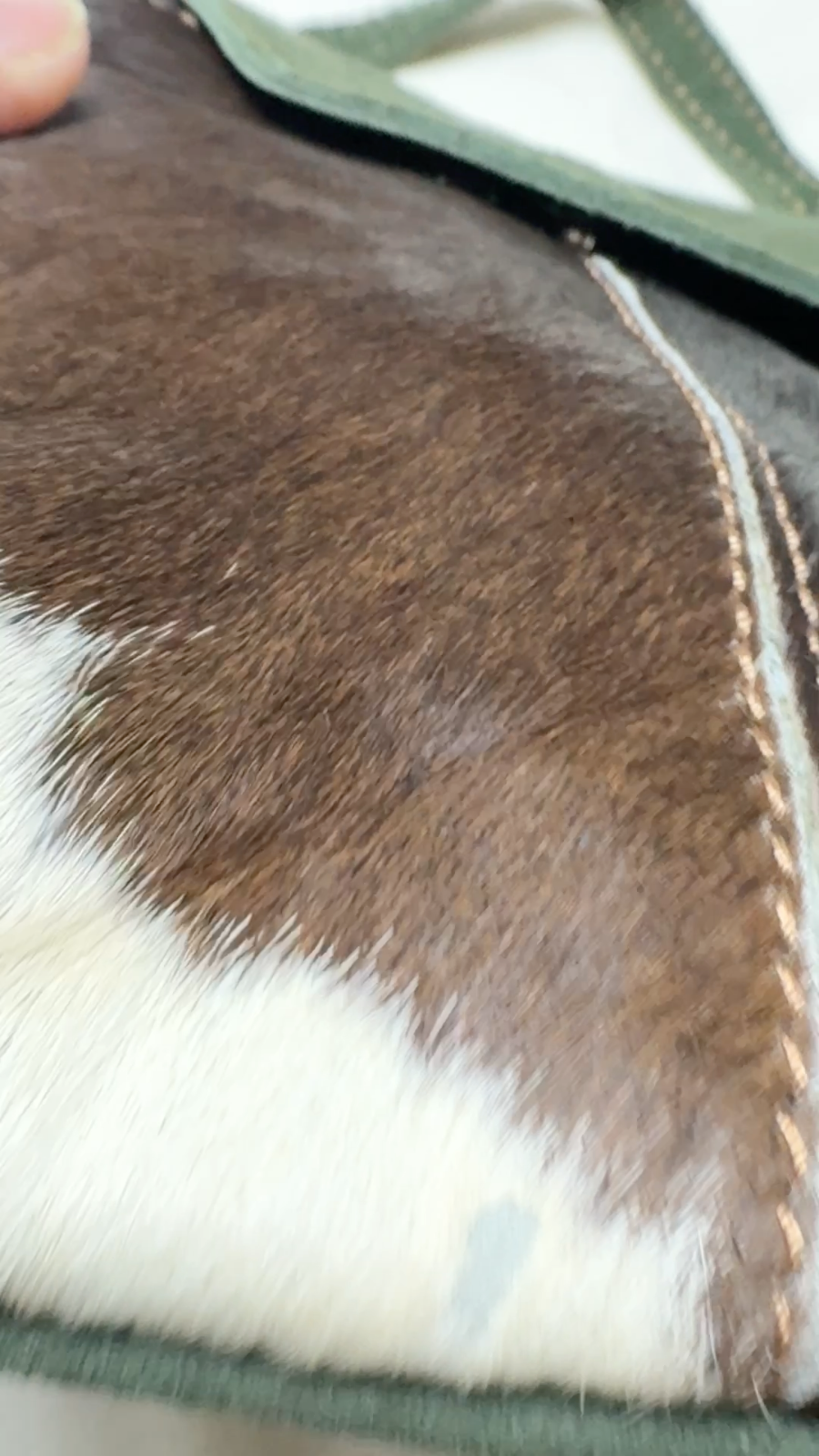 PONY borsa verde camoscio capelli di cavallo tracolla fatta a mano piccola circa 7 5x8 5x1 5 chiusura a scatto