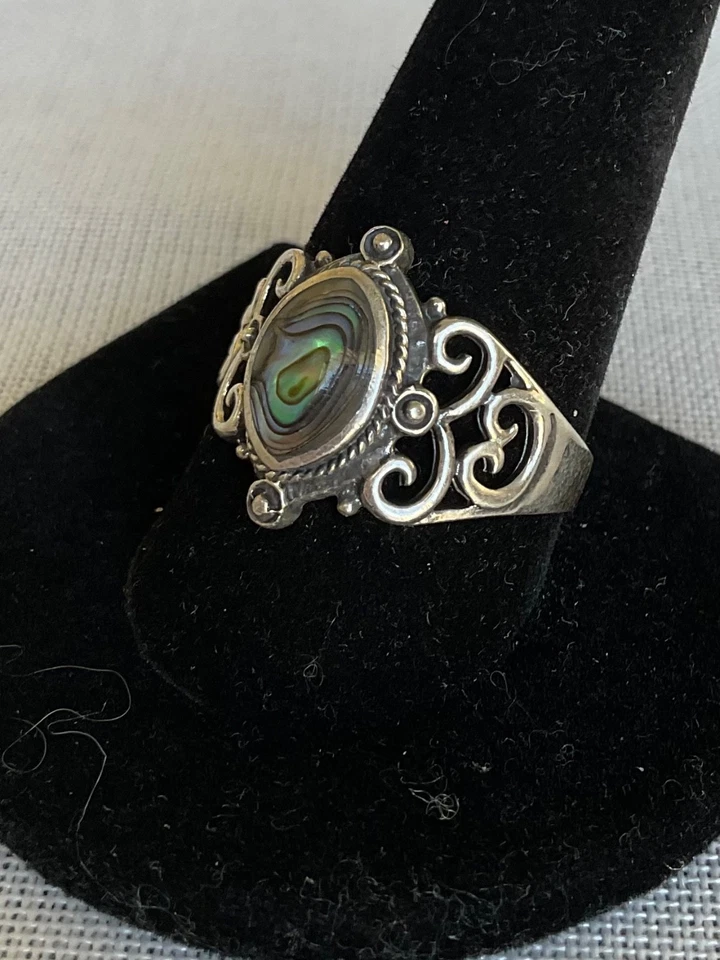 Vintage Marked 925 Sterling Silver marquise-shaped abalone filigree ring size 11 - Image 2 of 4