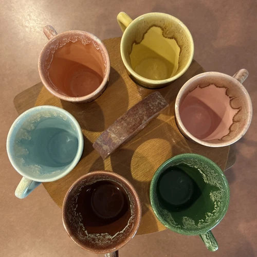 WINART POTTERY, Set of 6 COFFEE Mugs, DRIP DESIGN
