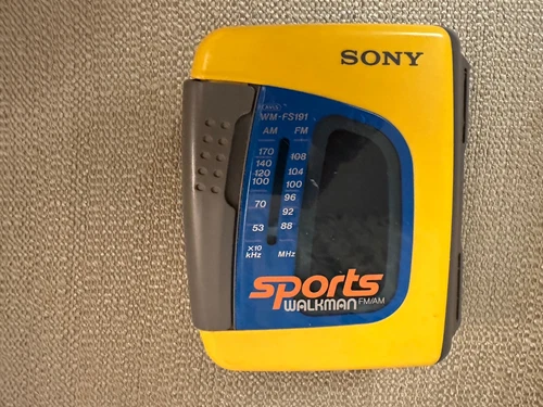 VINTAGE SONY SPORTS WALKMAN CASSETTE PLAYER WM-FS191 FOR PARTS OR REPAIR