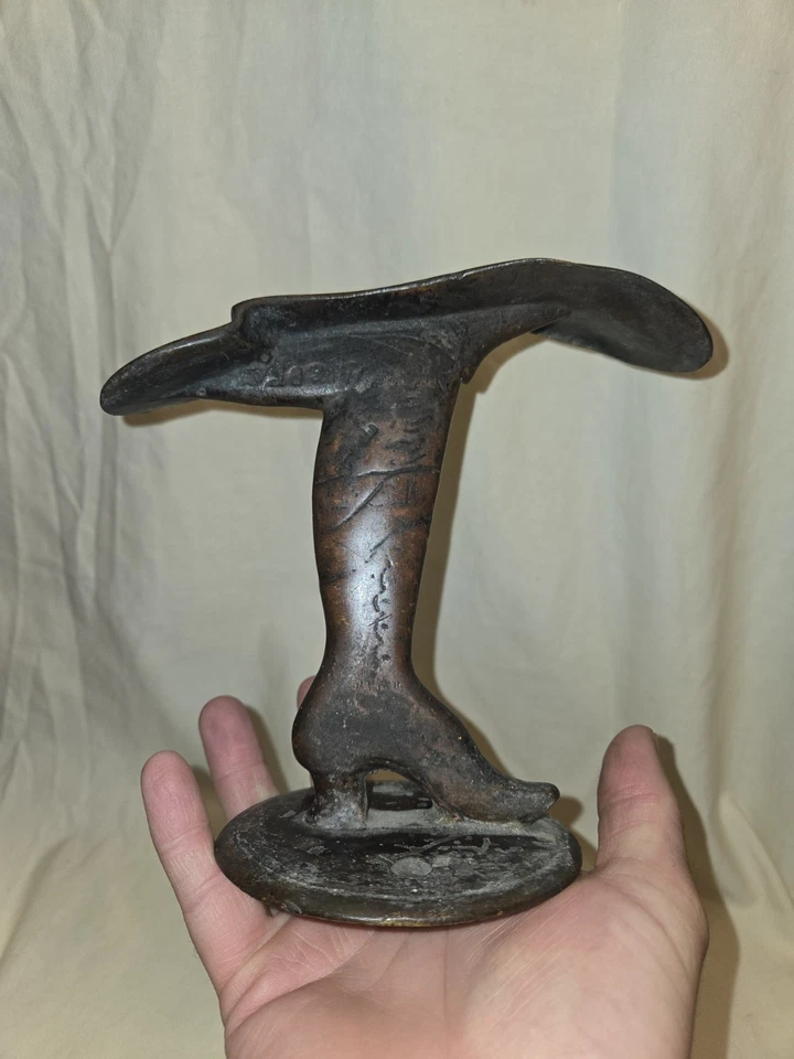 FABULOUS ANTIQUE BRONZE VICTORIAN SHOE SHINE STAND BOOT COBBLER SHOESHINER ANVIL - Image 2 of 4